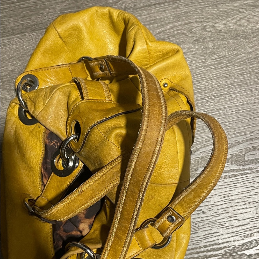 B Makowsky Yellow Leather Tote Bag Have Some Damage - Picture 7 of 10